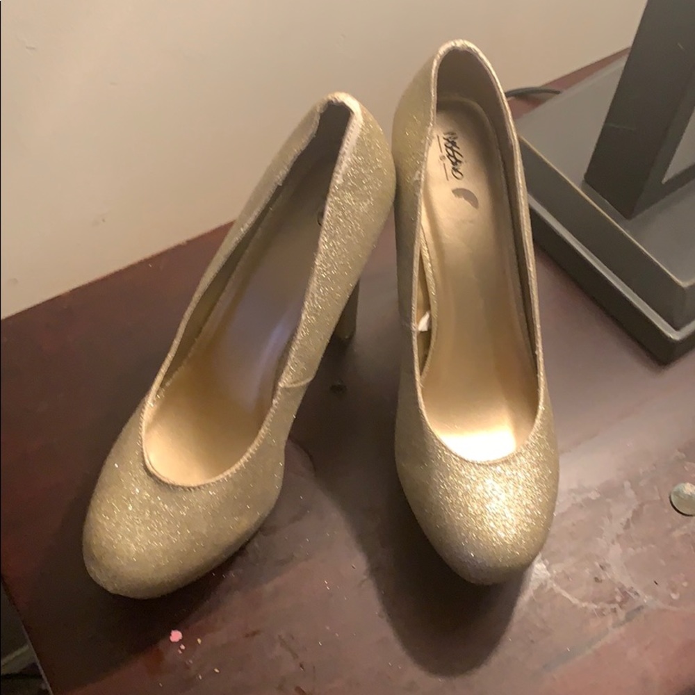Heels - Picture 4 of 4